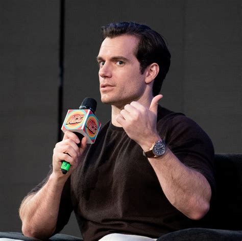 Los ejercicios de Henry Cavill para unos brazos de。